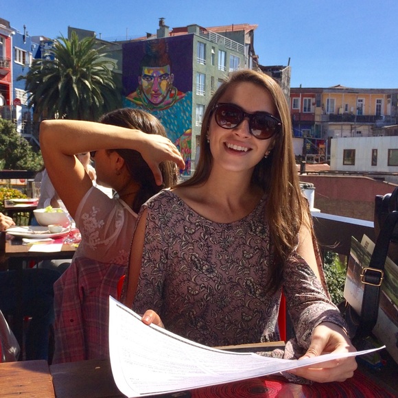 Meet your Posher, Beth - Picture 2 of 4